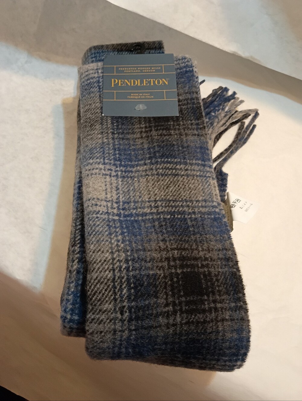 Pendleton Scarf New Display - Picture 5 of 11